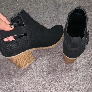 Super cute black booties